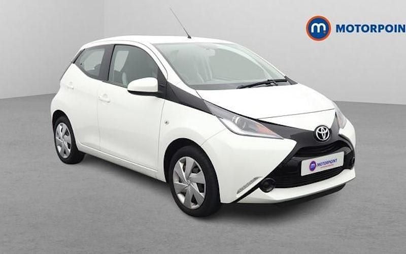Used Toyota Aygo X-play 69 HP (50 kW) 2018 White Hatchback