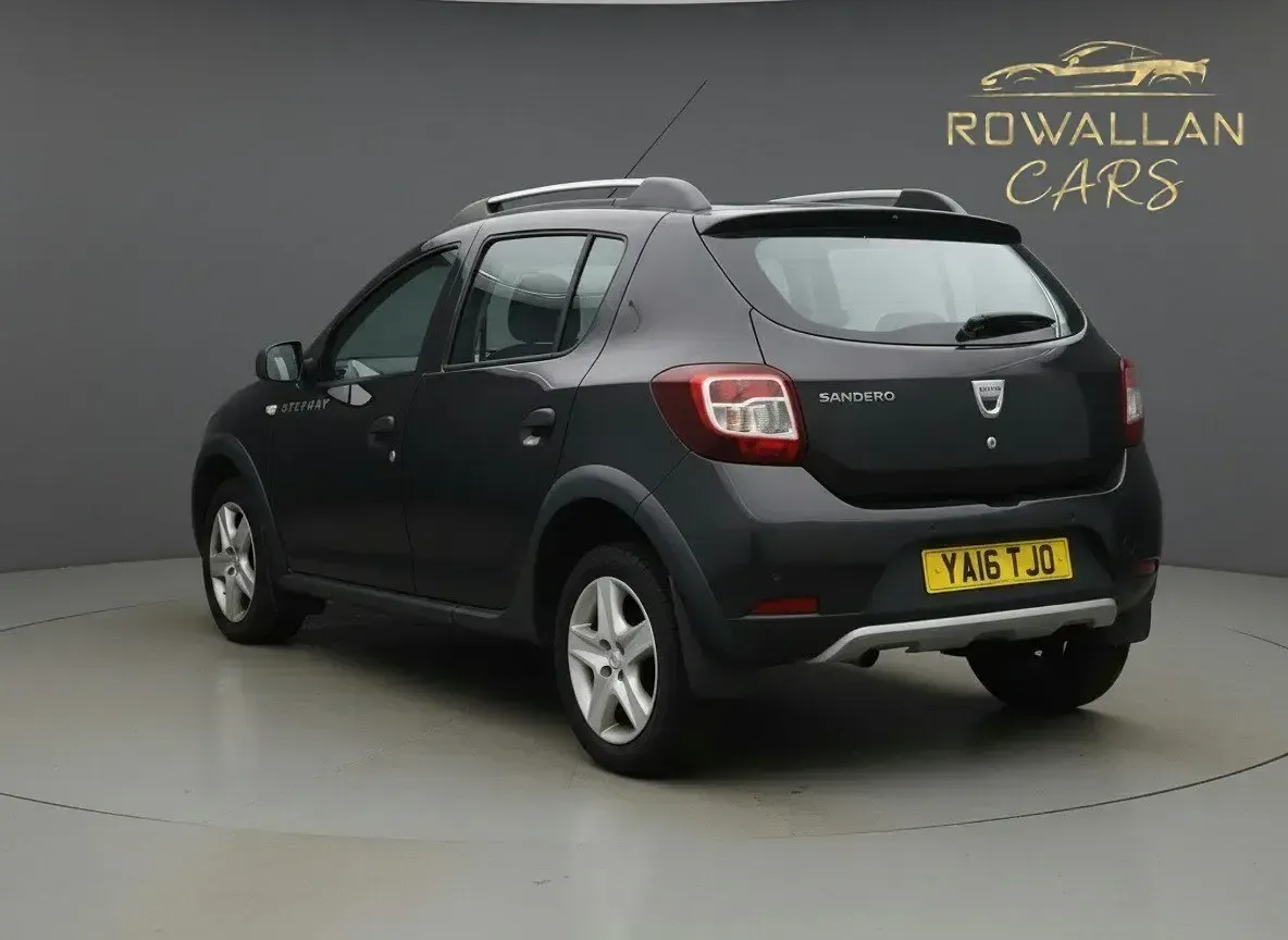 Used Dacia Sandero Lauréate 90 HP (66 kW) 2016 Black Hatchback