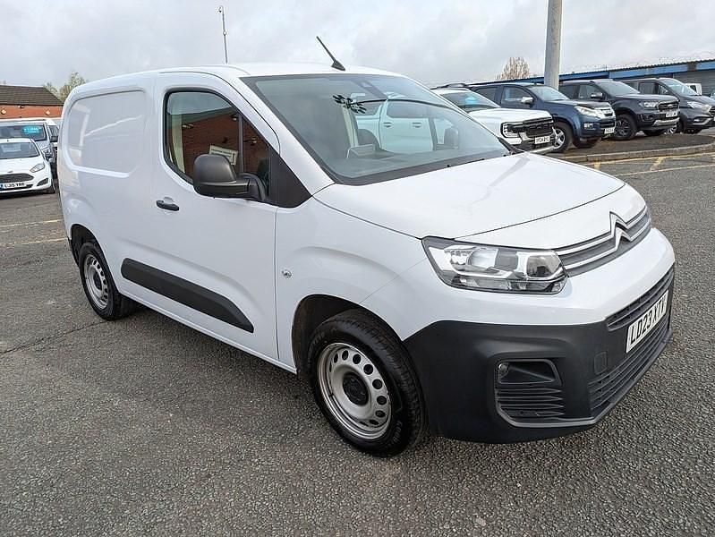Used Citroën Berlingo 130 HP (95 kW) 2023 White MPV