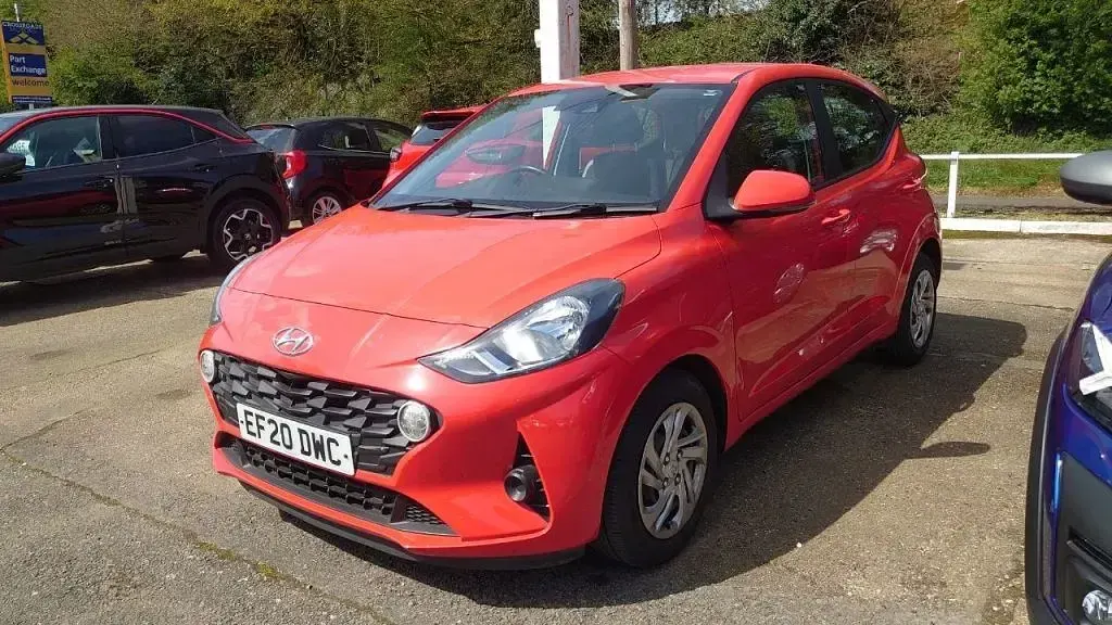 Gebraucht Hyundai i10 SE 66 PS (48 kW) 2020 Rot Kleinwagen