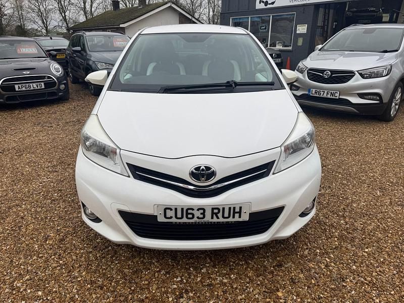 Used Toyota Yaris Multidrive S 2013 White Hatchback