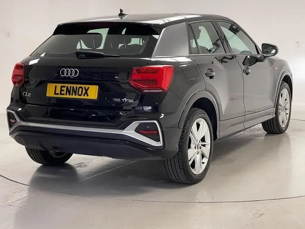 Begagnad Audi Q2 S-Line 150 HK (110 kW) 2021 Svart SUV