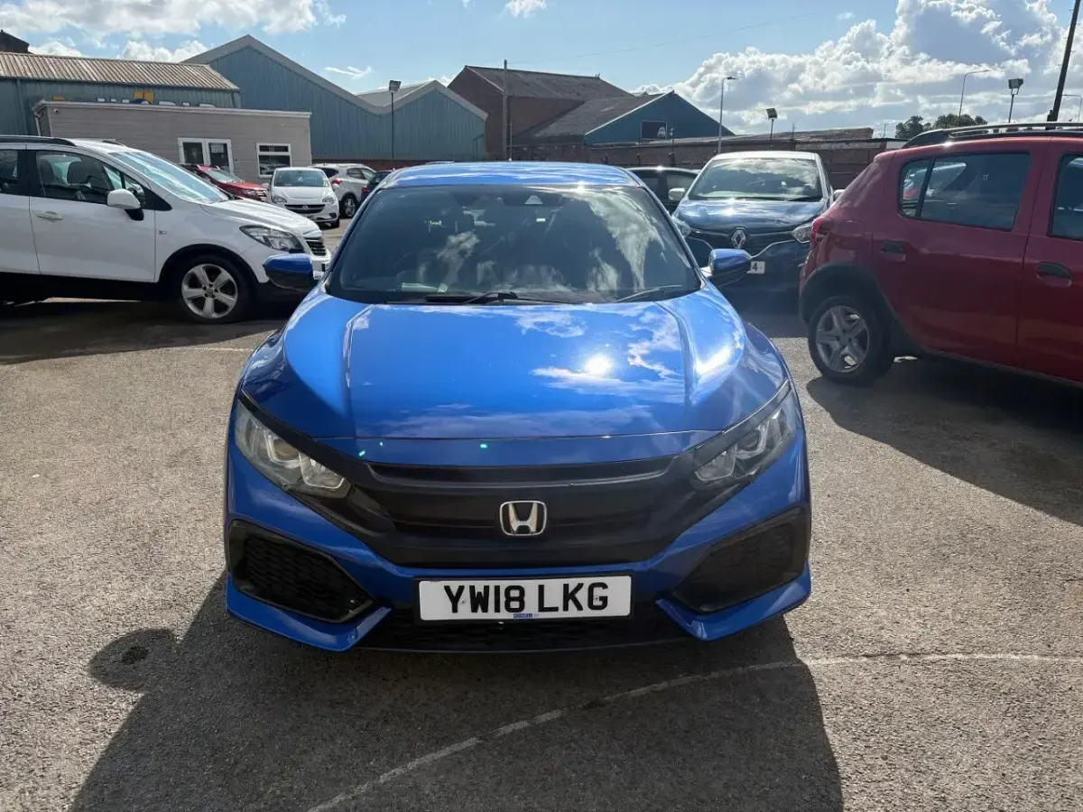 Used Honda Civic SE 2018 Blue Hatchback