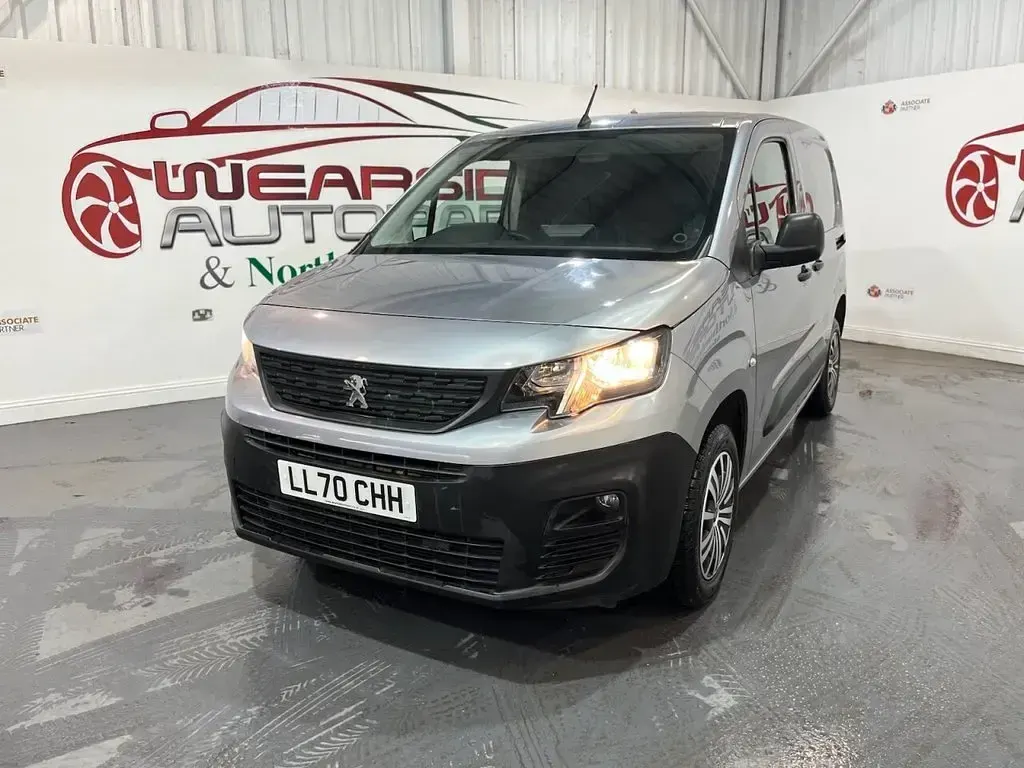 Used Peugeot Partner 100 HP (73 kW) 2021 Grey MPV