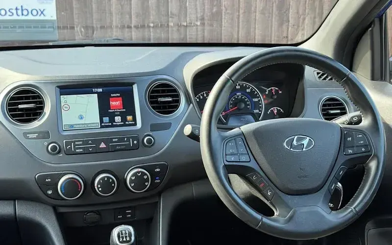 Used Hyundai i10 GO! 67 HP (49 kW) 2018 Blue Hatchback