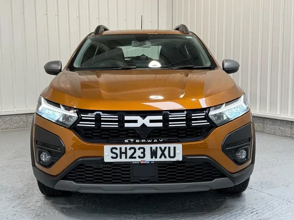 Used Dacia Sandero Journey 90 HP (66 kW) 2023 Orange Hatchback