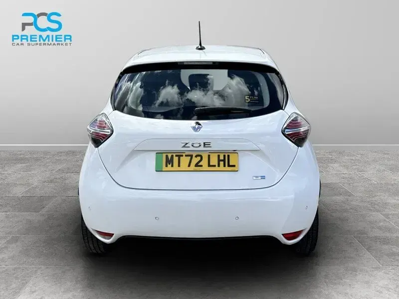 Used Renault Zoe Version S 100 kW (136 HP) 2022 Glacier white Hatchback