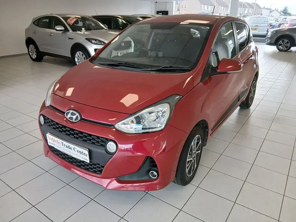 Used Hyundai i10 Premium 66 HP (48 kW) 2018 Red Hatchback