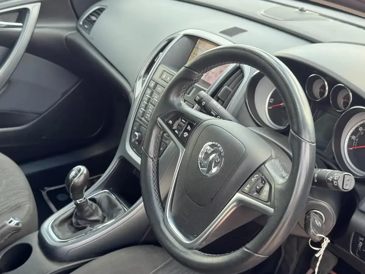 Used Vauxhall Astra GTC Sport 130 HP (95 kW) 2013 Red Hatchback