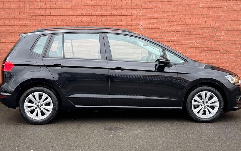 Used VW Golf VII SE 110 HP (80 kW) 2016 Hatchback
