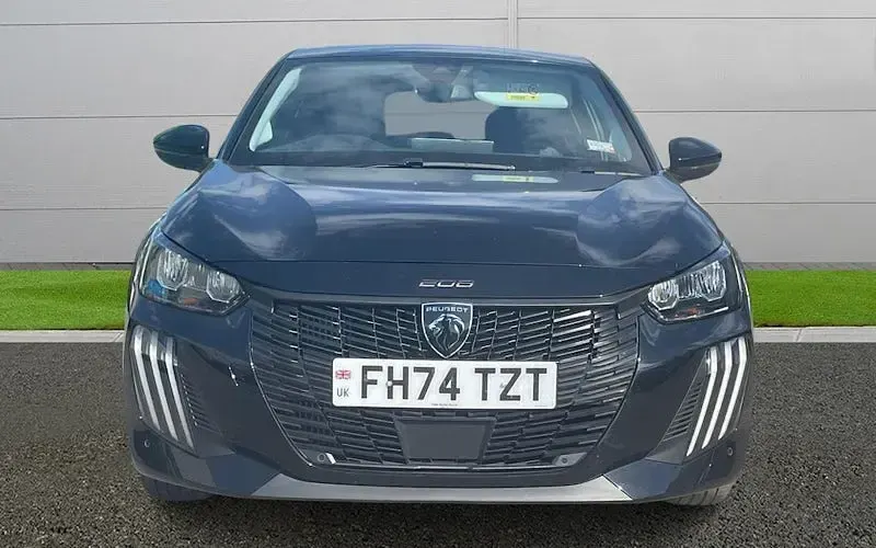 Used Peugeot 208 Allure 101 HP (74 kW) 2025 Black Hatchback