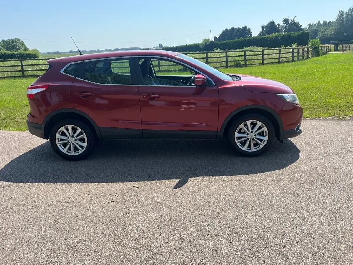 Used Nissan Qashqai Acenta 2015 Red SUV