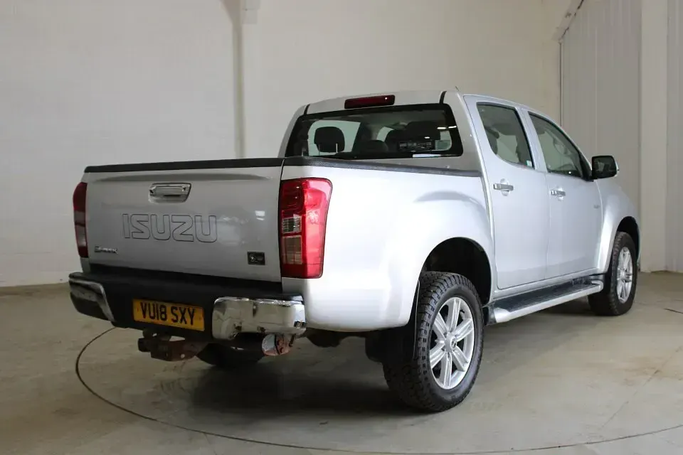 Used Isuzu D-Max 162 HP (119 kW) 2018 Silver Pickup