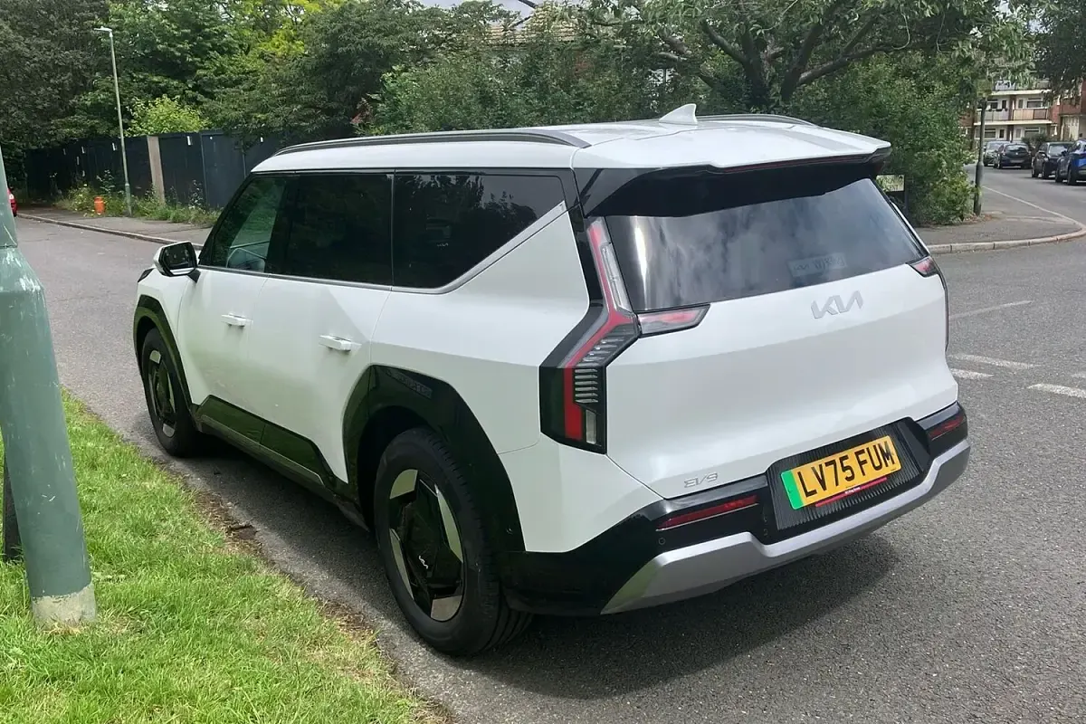 Used Kia EV9 Air 149 kW (203 HP) 2025 White SUV