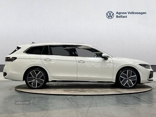 Used VW Passat R-line 150 HP (110 kW) 2024 White Estate
