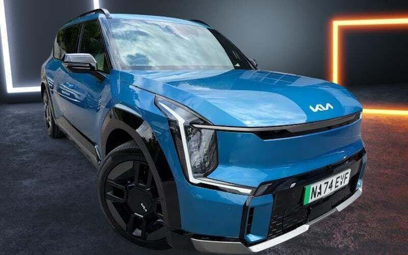Blue Used 2024 Kia EV9 GT-Line S SUV | £54,800 (Expensive) - Image 1/4
