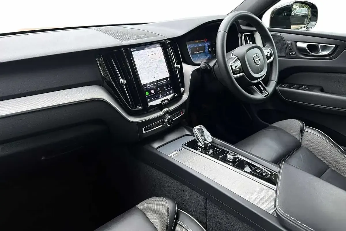 Used Volvo XC60 Plus 194 HP (142 kW) 2022 Black SUV