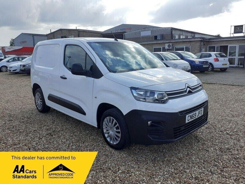 White Used 2019 Citroën Berlingo MPV | £6,795 (Fair price) - Image 1/4