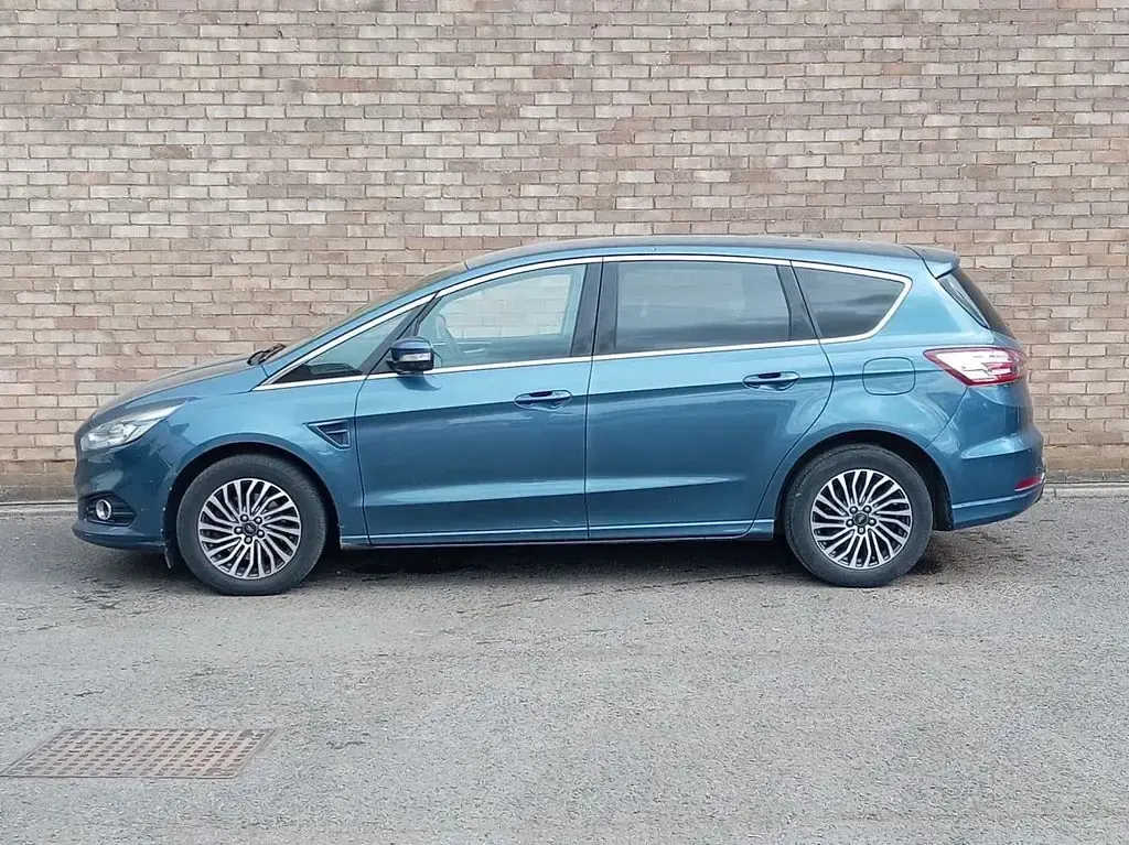 Used Ford S-MAX Titanium 150 HP (110 kW) 2018 Blue MPV