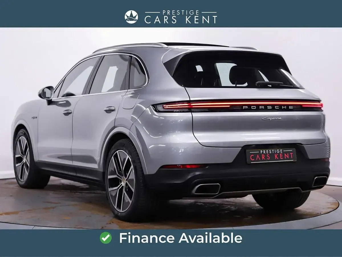 Used Porsche Cayenne 470 HP (345 kW) 2024 Silver SUV