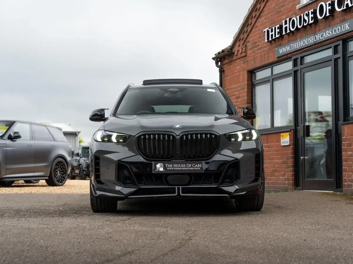 Begagnad BMW X5 M Sport 490 HK (360 kW) 2025 Grå SUV
