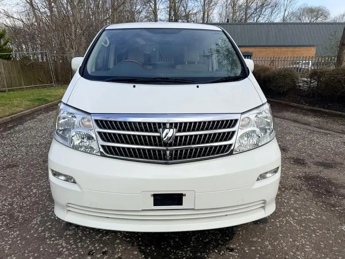 Begagnad Toyota Alphard Platinum 159 HK (116 kW) 2005 Svart Minibuss