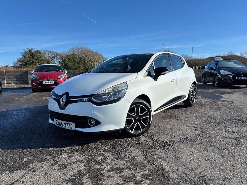 Used Renault Clio IV Dynamique 75 HP (55 kW) 2014 White Hatchback