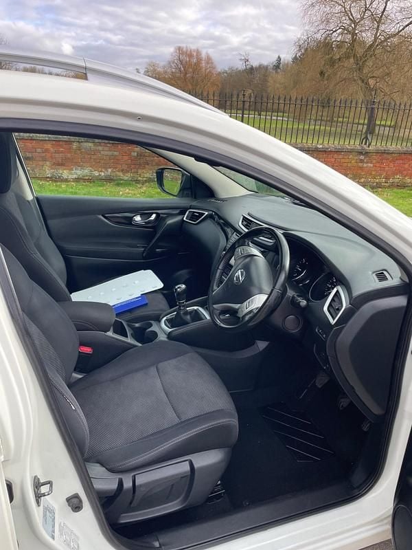 Used Nissan Qashqai N-TEC 110 HP (80 kW) 2015 White SUV