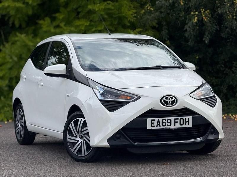 White Used 2019 Toyota Aygo X-play Hatchback | £7,778 (Fair price) - Image 1/4
