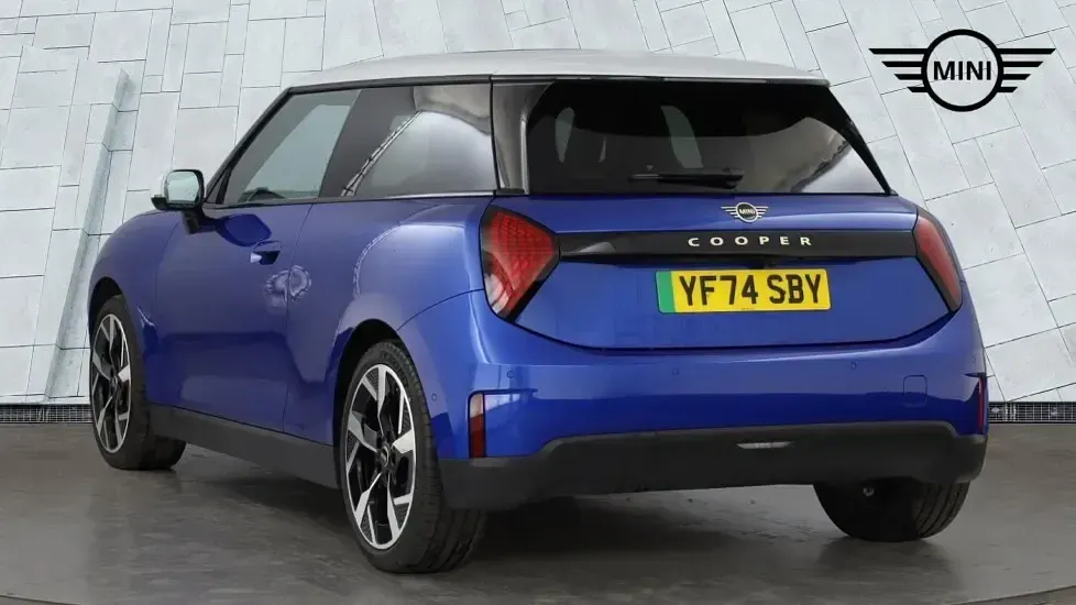 Used Mini Cooper Hatch 133 kW (181 HP) 2024 Blue Hatchback
