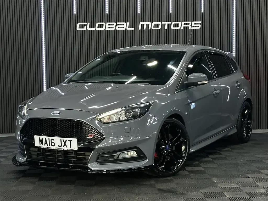 Used Ford Focus ST 250 HP (183 kW) 2016 Grey Hatchback