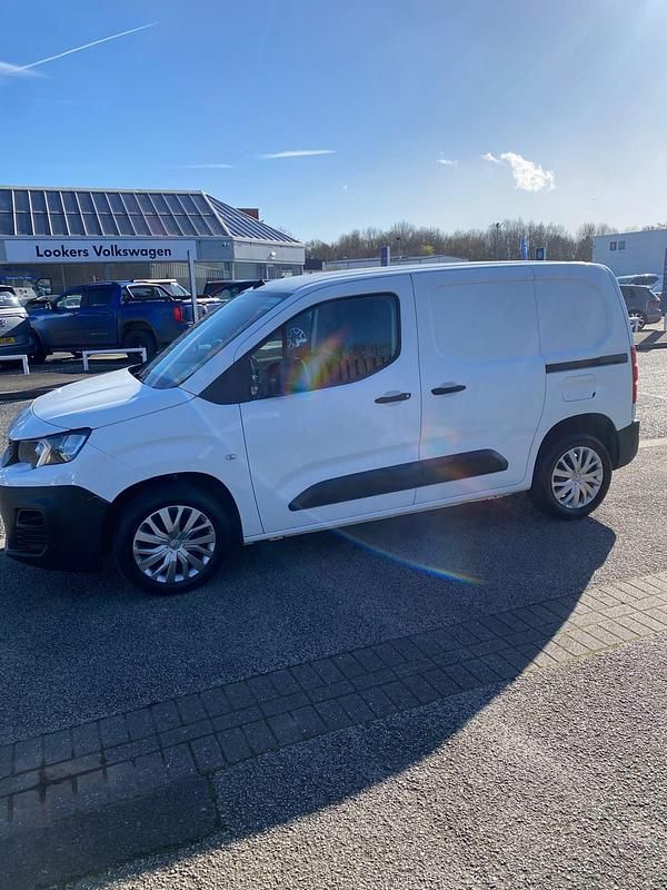 Used Peugeot Partner 131 HP (96 kW) 2020 White MPV