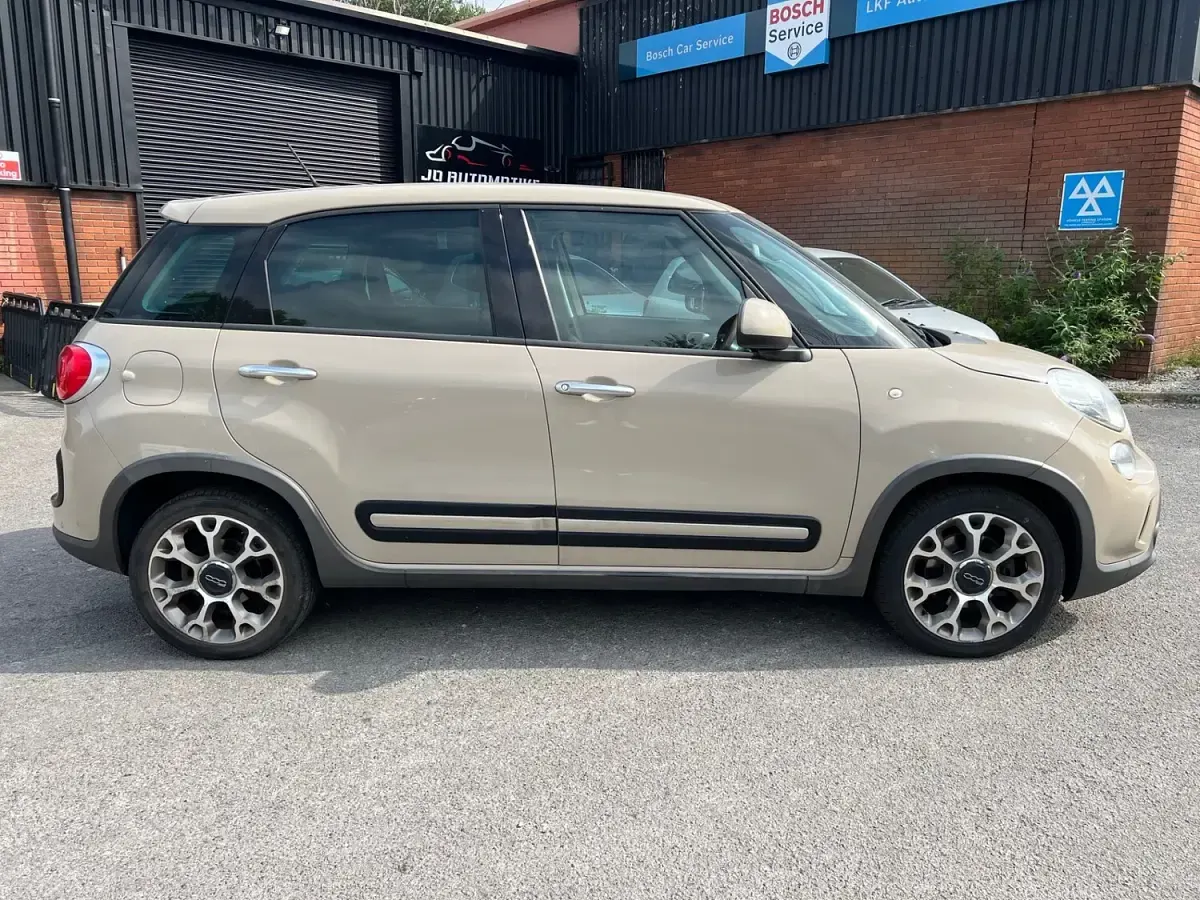 Used Fiat 500L Trekking 85 HP (62 kW) 2014 Beige MPV