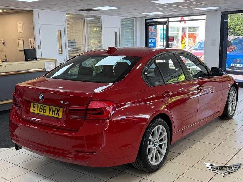 Begagnad BMW 318 Executive 2016 Röd Sedan