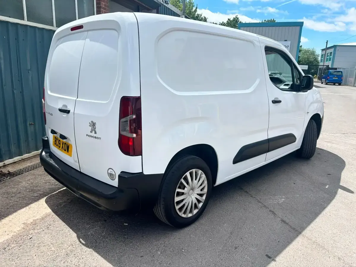 Used Peugeot Partner 2019 White MPV