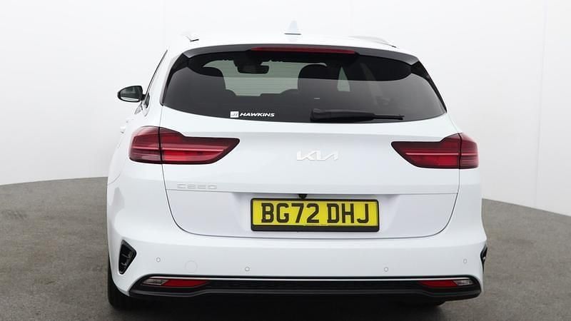 Used Kia Ceed 2022 White Hatchback