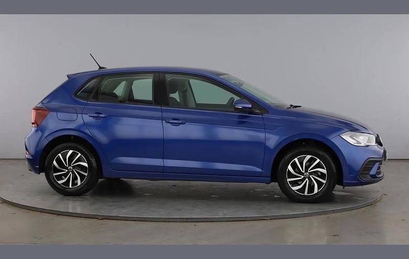 Used VW Polo Life 95 HP (69 kW) 2024 Blue Hatchback