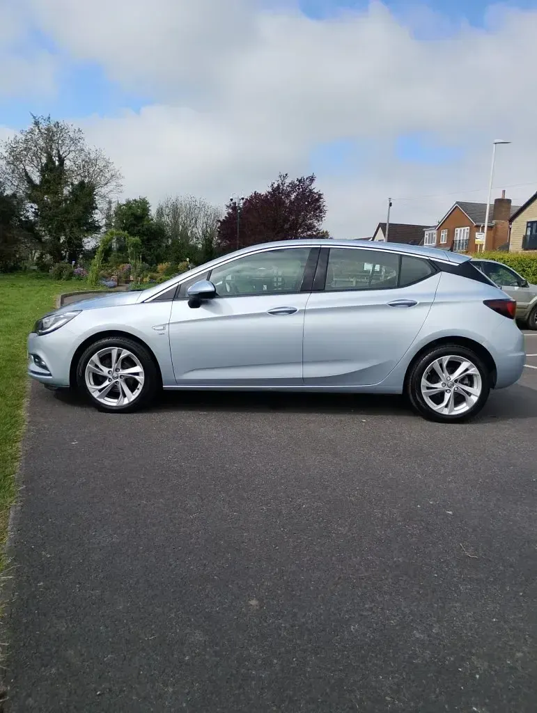 Second-hand Vauxhall Astra SRi 150 CP (110 kW) 2018 Argintiu Hatchback