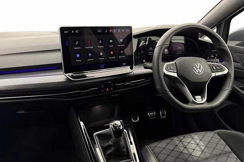 Second-hand VW Golf VIII 150 CP (110 kW) 2025