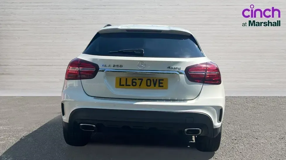 Used Mercedes GLA250 AMG Line Premium Plus 211 HP (155 kW) 2017 White SUV