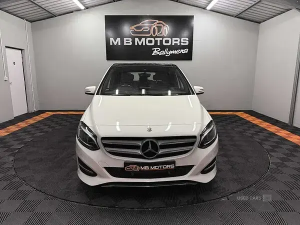 Used Mercedes B180 Exclusive 2018 White Hatchback