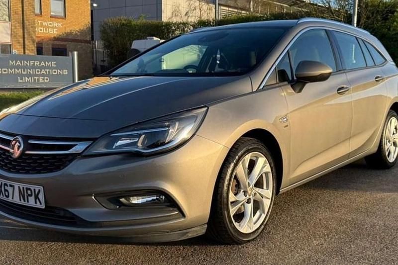 Used Vauxhall Astra SRi 150 HP (110 kW) 2017 Grey Estate