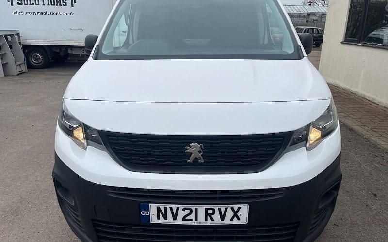 Used Peugeot Partner 102 HP (75 kW) 2021 White MPV