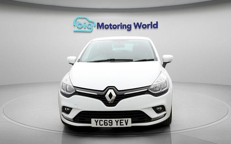 Used Renault Clio IV Iconic 90 HP (66 kW) 2019 White Hatchback