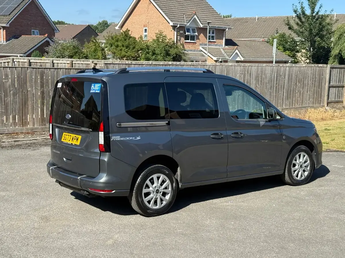Used Ford Tourneo Connect Titanium 120 HP (88 kW) 2023 Grey MPV