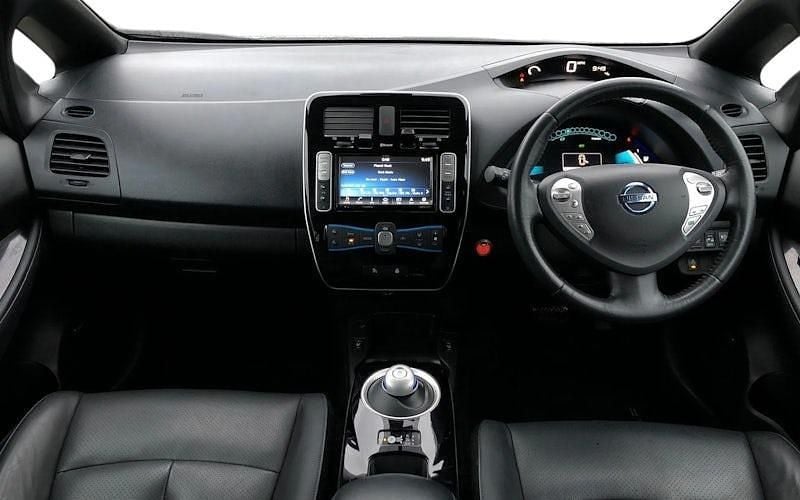 Used Nissan Leaf Tekna 80 kW (109 HP) 2017 White Hatchback