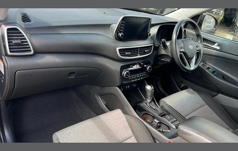 Usado Hyundai Tucson SE 136 HP (100 kW) 2021 Cinzento SUV