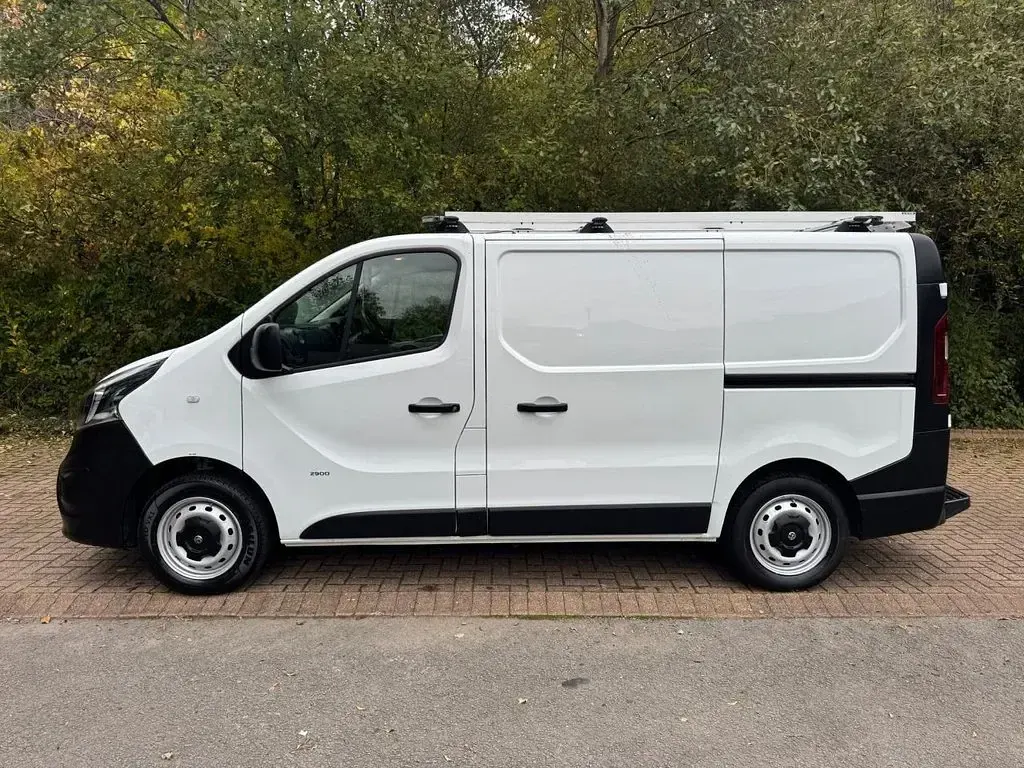 Used Vauxhall Vivaro S 95 HP (69 kW) 2017 White MPV