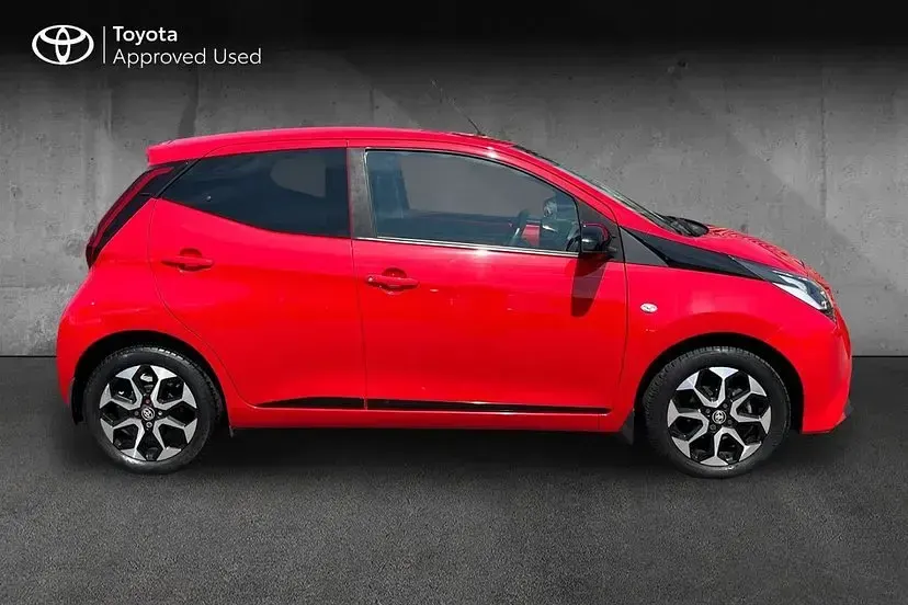 Used Toyota Aygo Trend 72 HP (52 kW) 2021 Red pop Hatchback