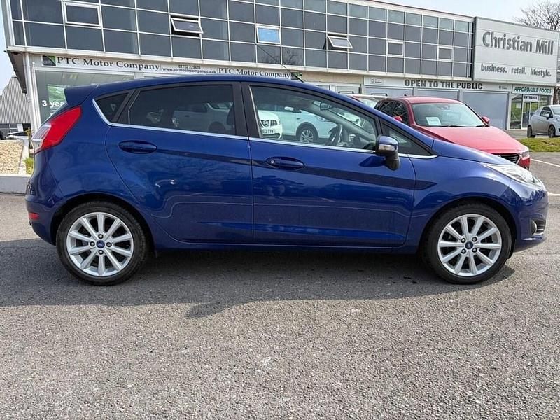 Used Ford Fiesta Titanium 100 HP (73 kW) 2016 Blue Hatchback